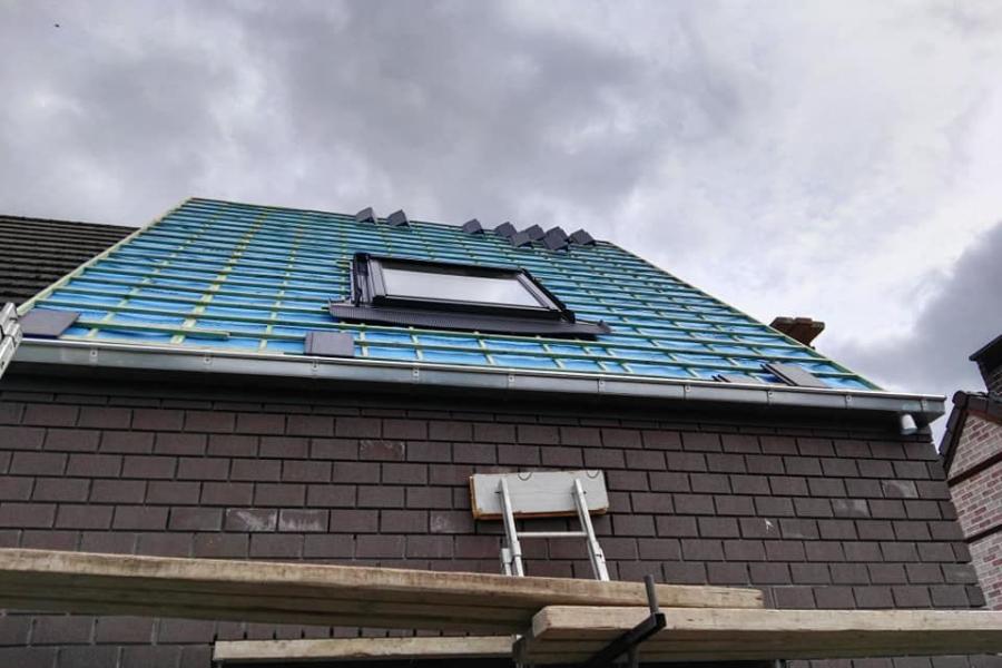 Réalisation - Pose des corniches et de la couverture