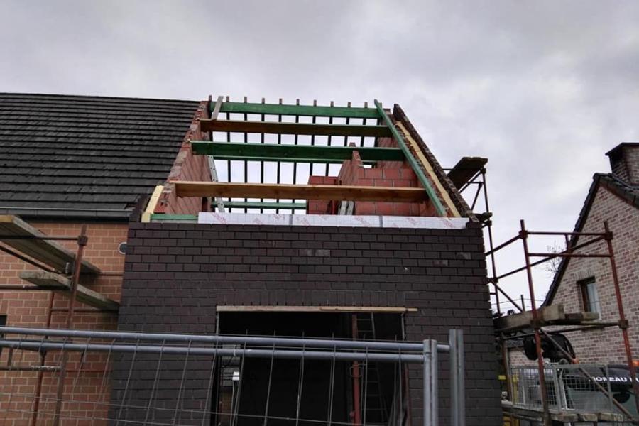 Réalisation - Pose des corniches et de la couverture